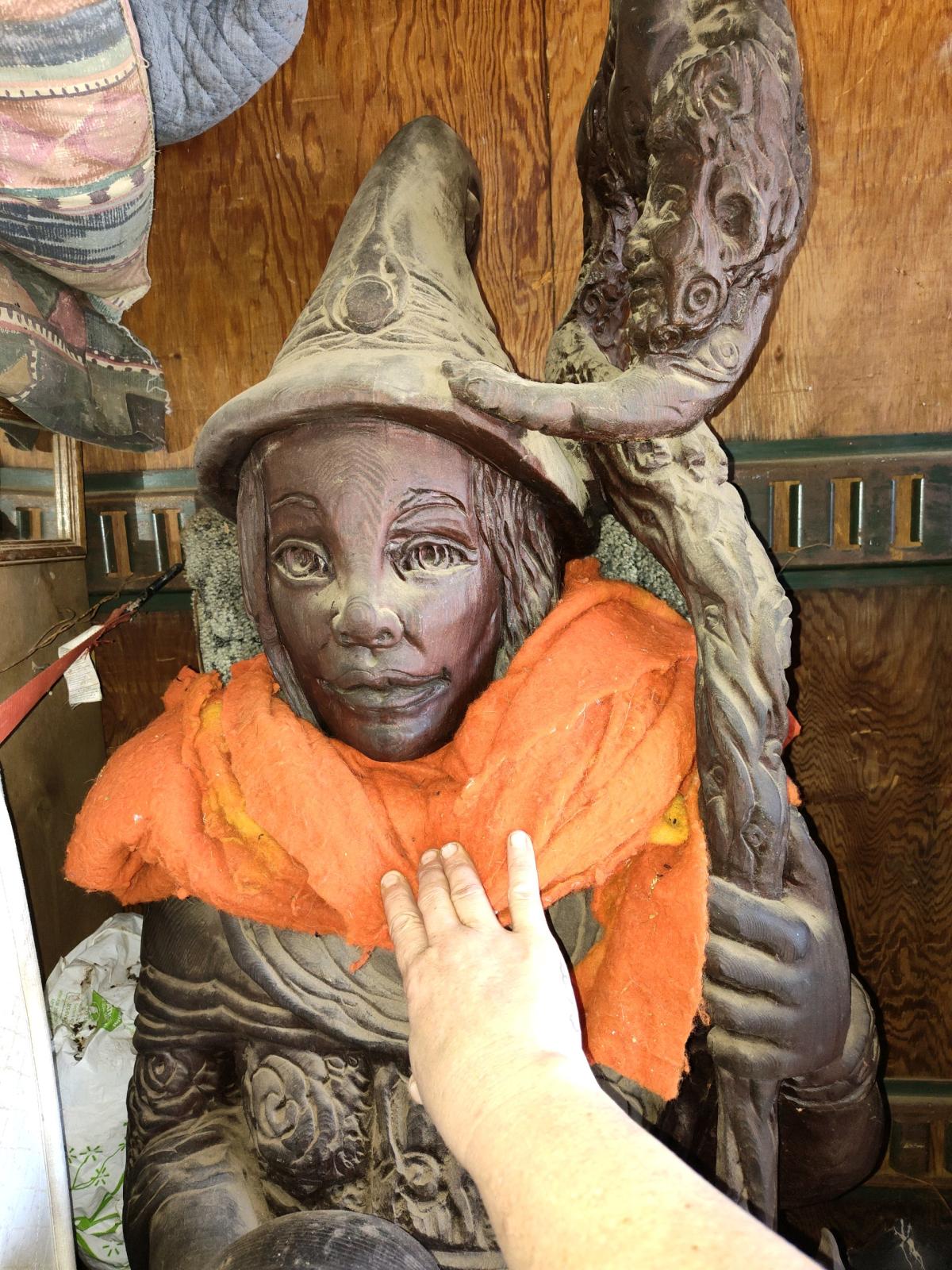 wood statues