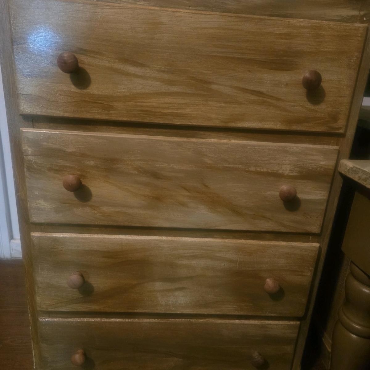 wood grain dresser 2 night stands all 3 go together