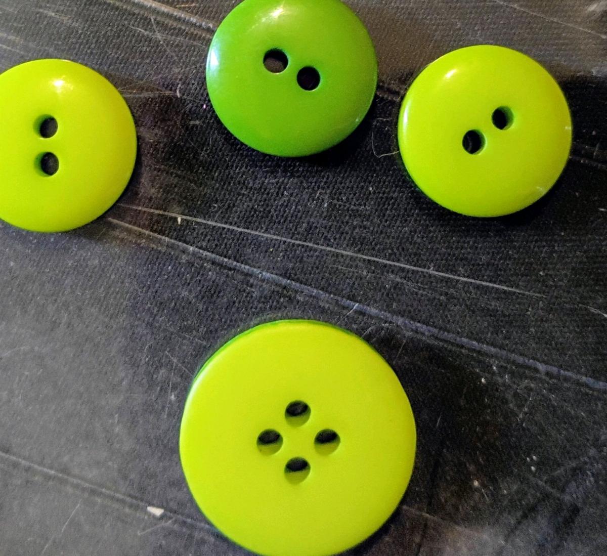 variety of vintage buttons