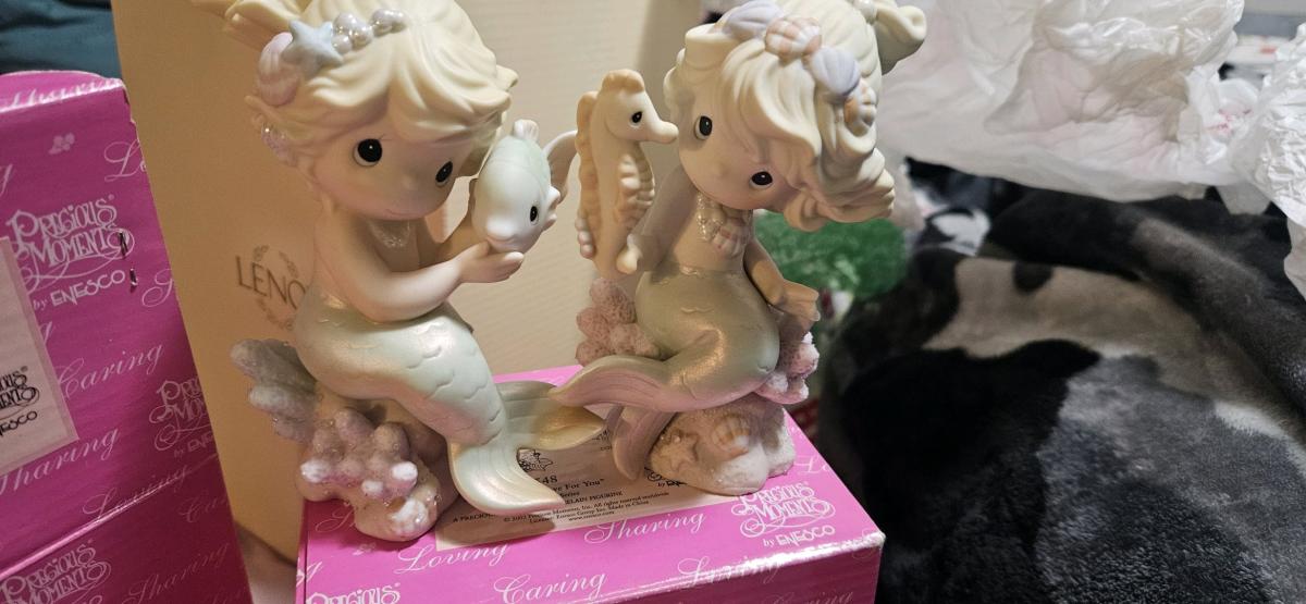 3 pc set NEW Disney Princess of Knowledge Belle Figurine