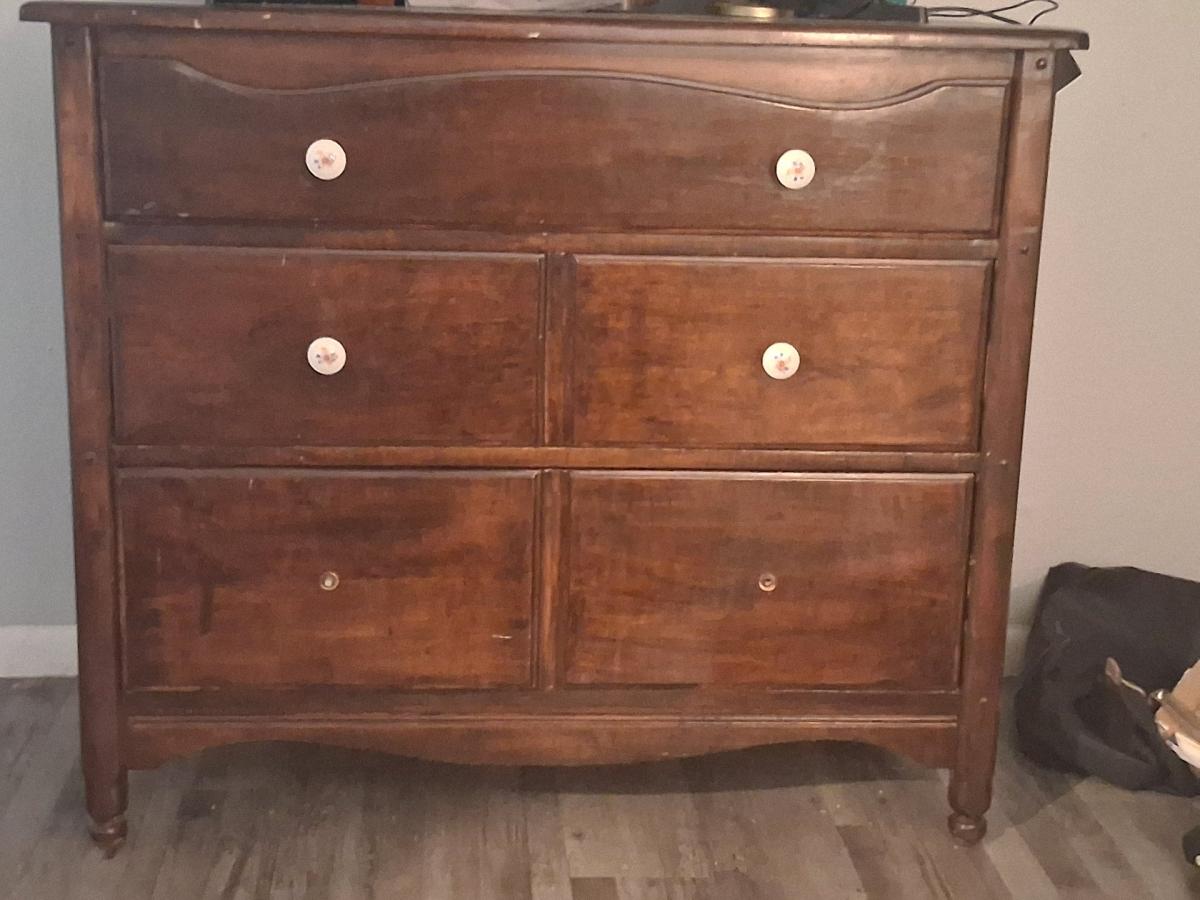 35 year old dresser