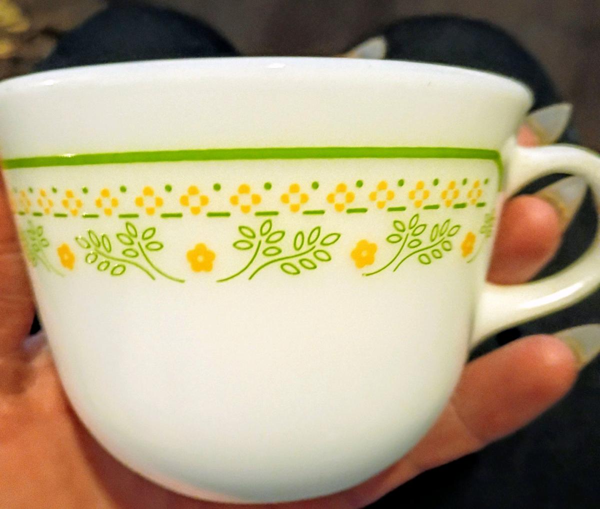 4 vintage Pyrex tea cups
