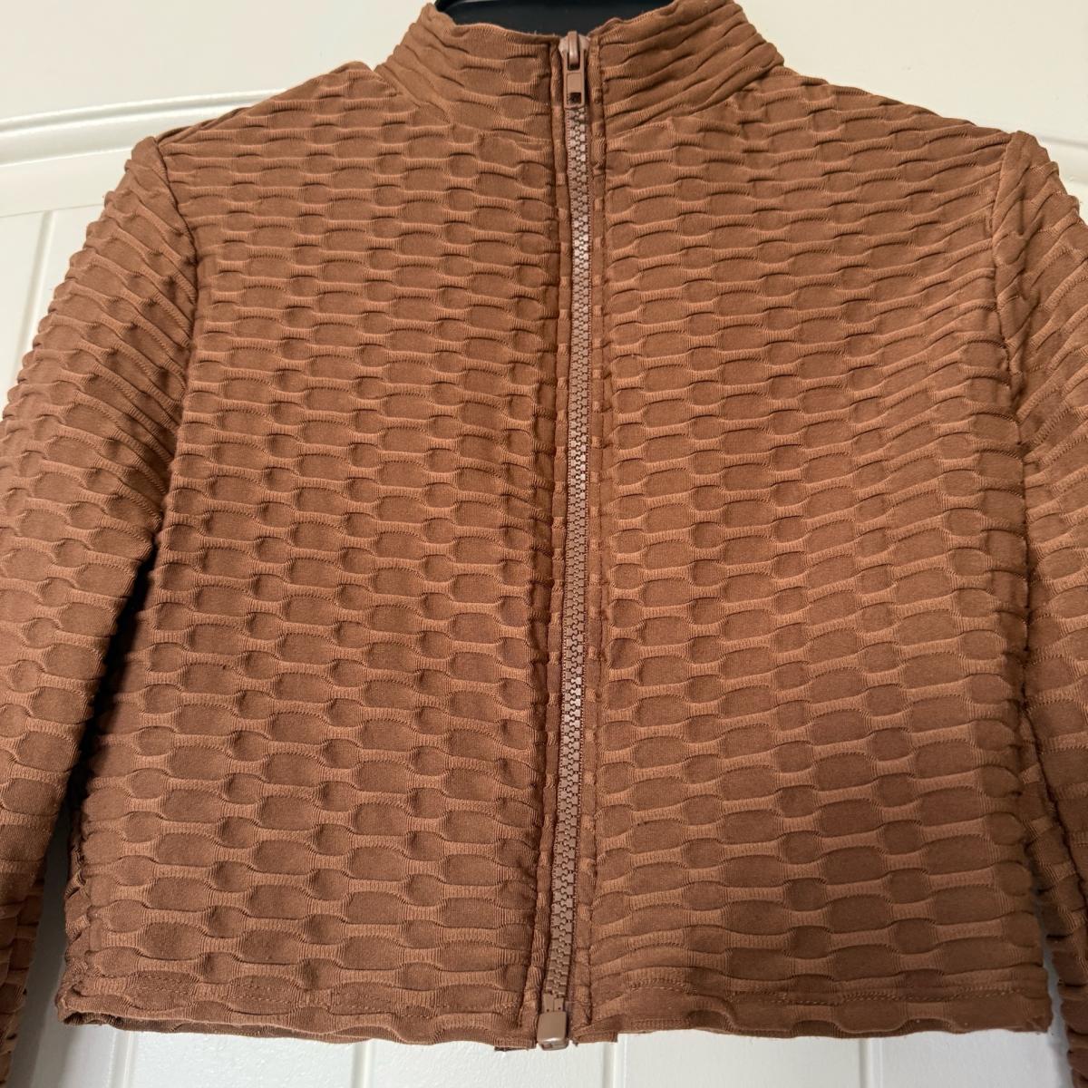 TIMING Textured Cropped ZipUp Top w Thumbholes  Size S