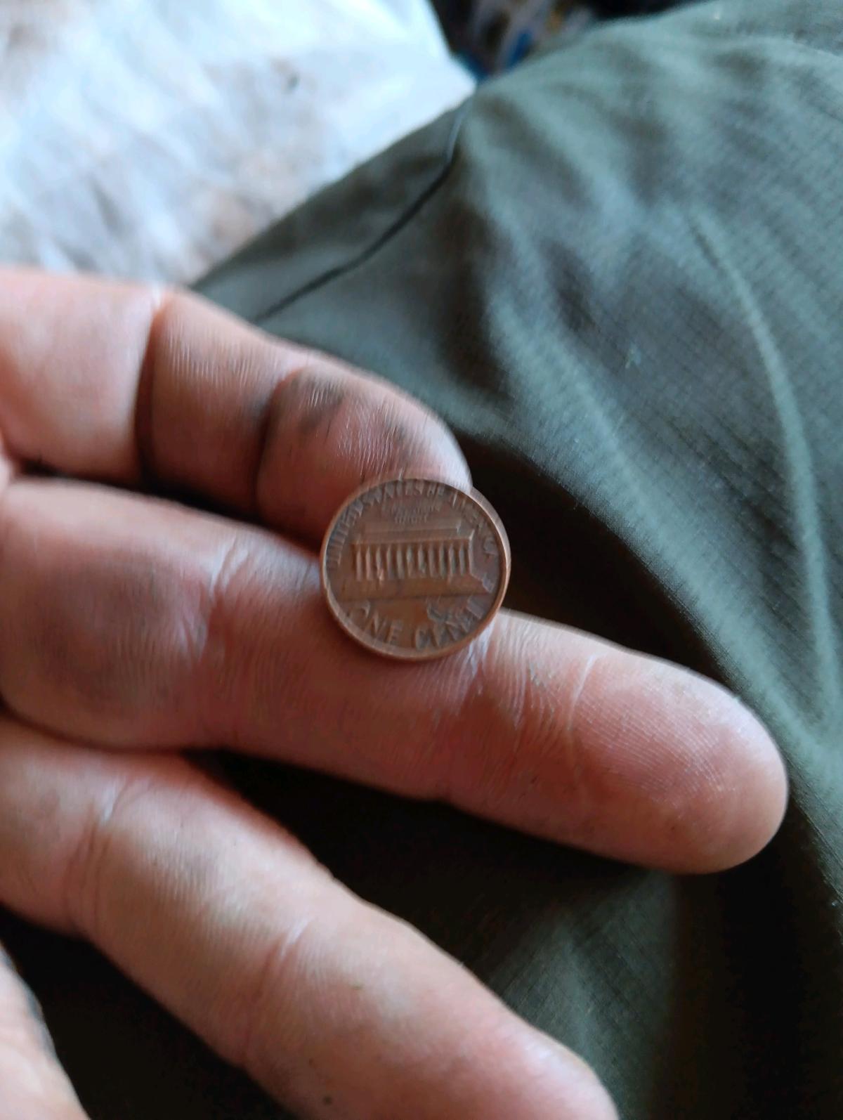 1979 no mint pennies  1982 31 gram copper pennies