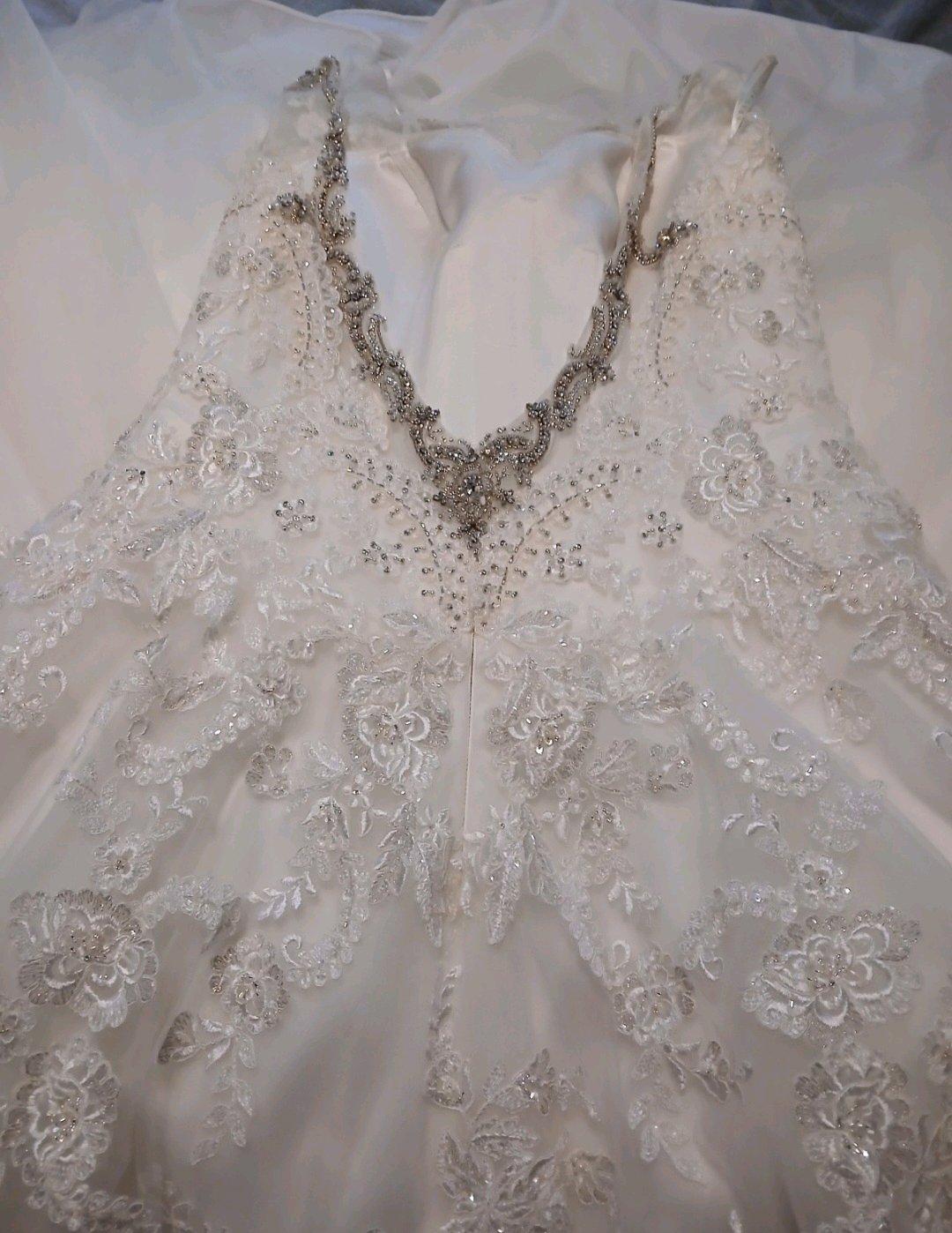 Elegant White Wedding Dress