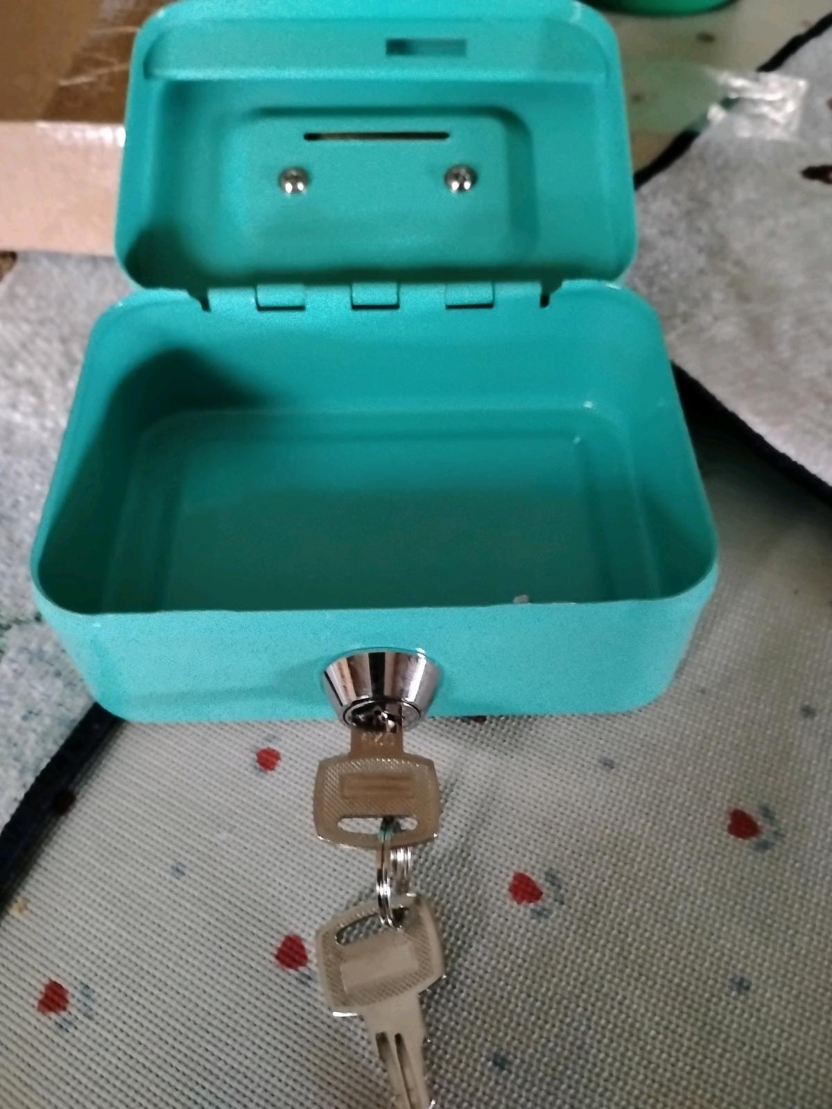little lock box with 2 Keys