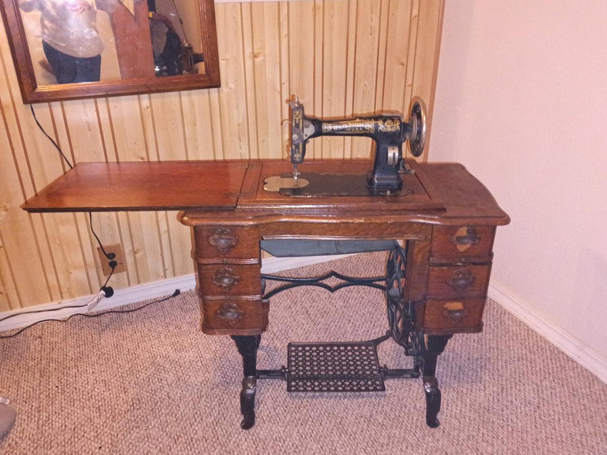 white company 1913 treadle sewing machine