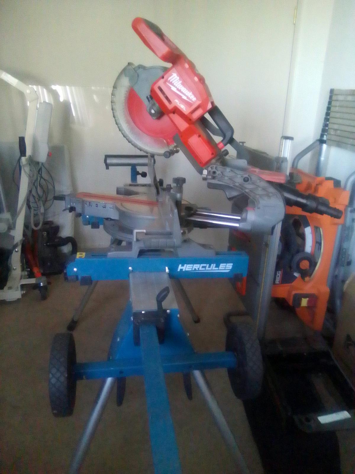 Milwaukee fuel 10 in compound slide minor and stand