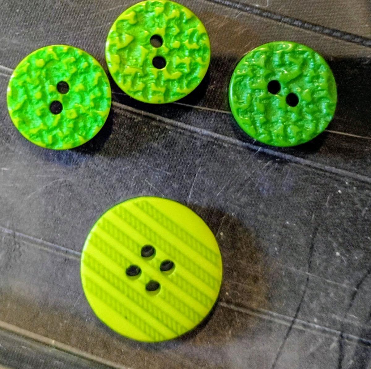 variety of vintage buttons