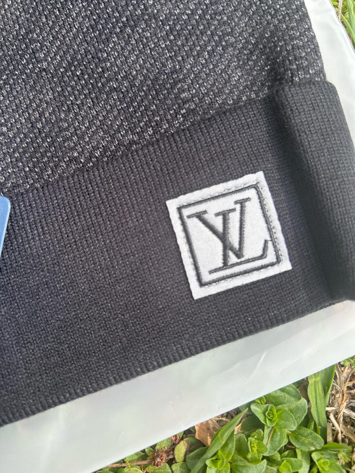 Authentic Louis Vuitton LV Knit Beanie  blac Monogram  Desig