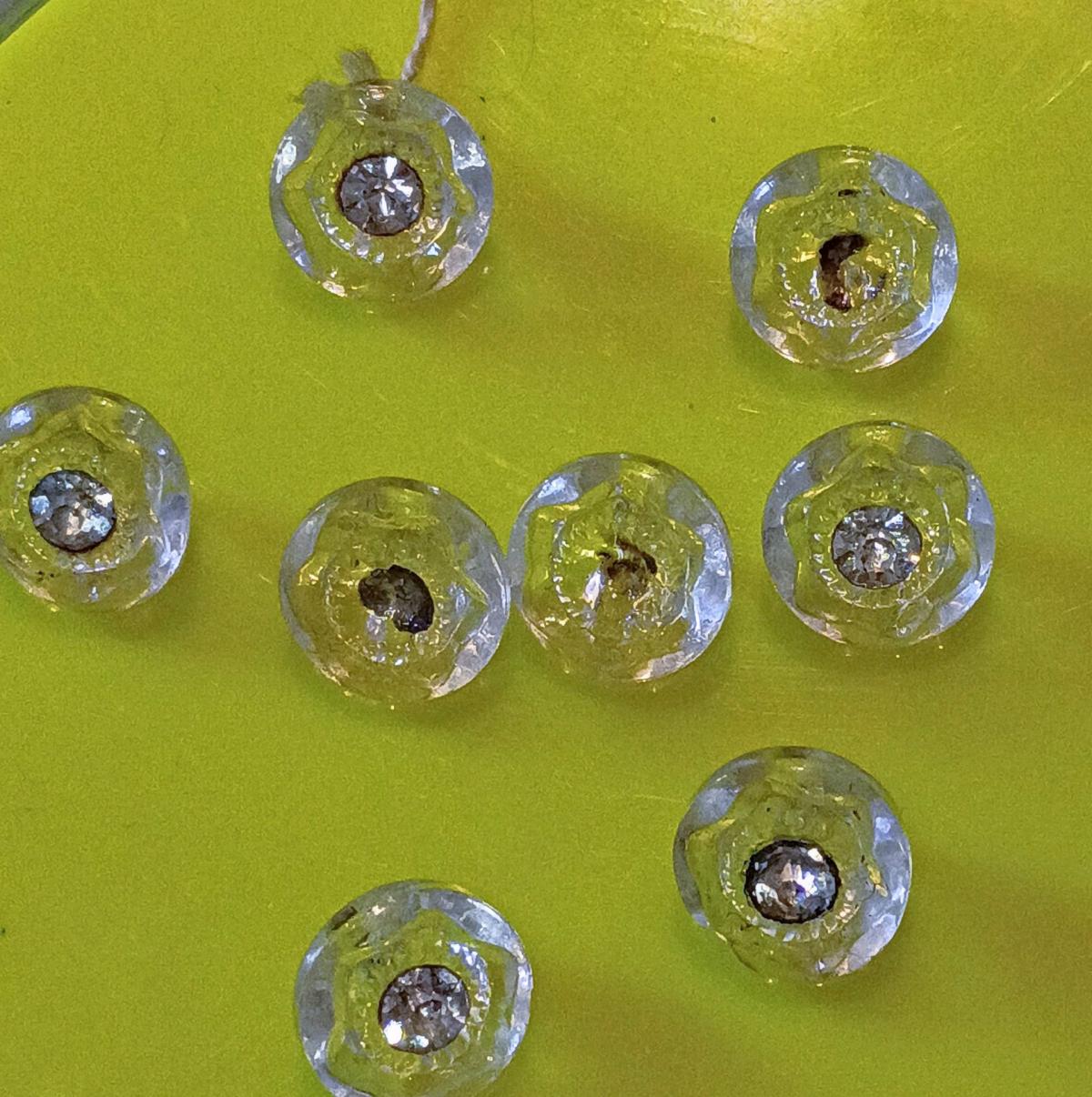 unique variety of vintage buttons