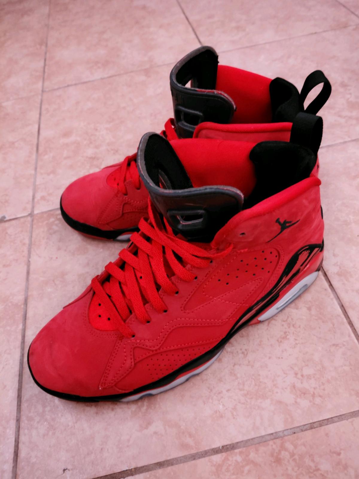 Nike Air Jordans MVP Raging Bulls Size 9