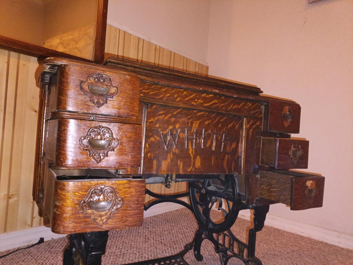 white company 1913 treadle sewing machine