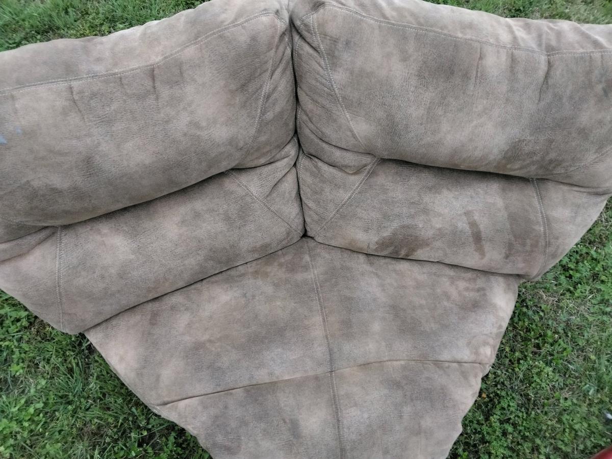 its for sale threepiece love sofa couch