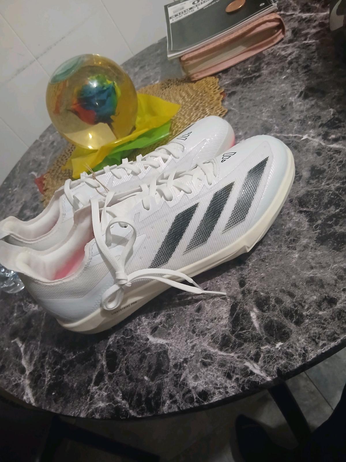 zapatos de bisbol y softball
