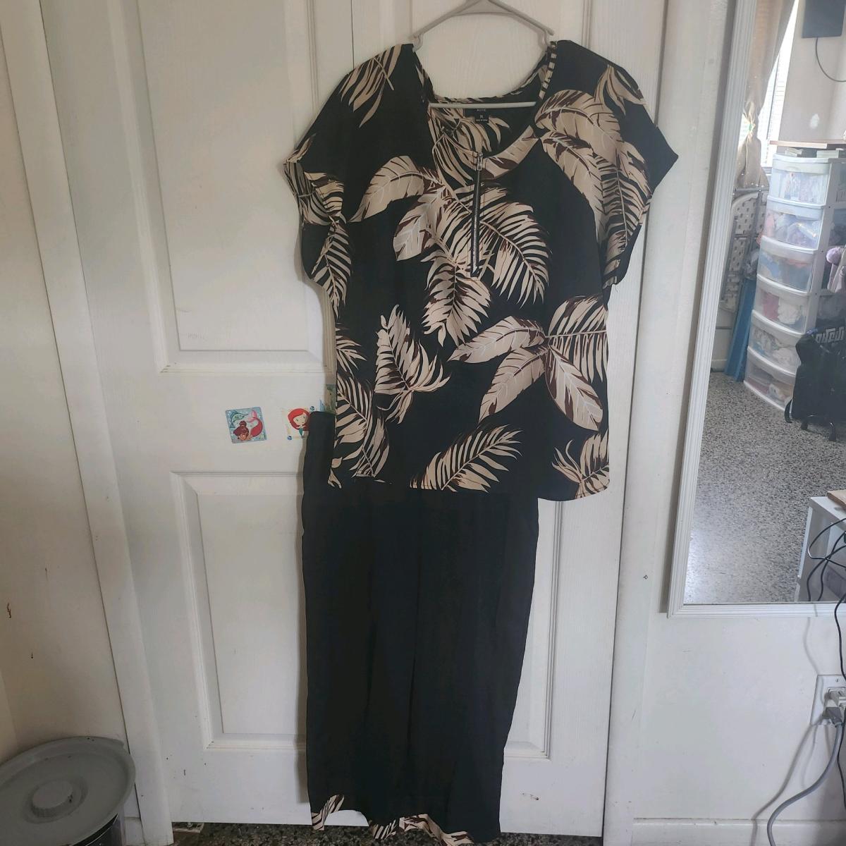Womens clothin