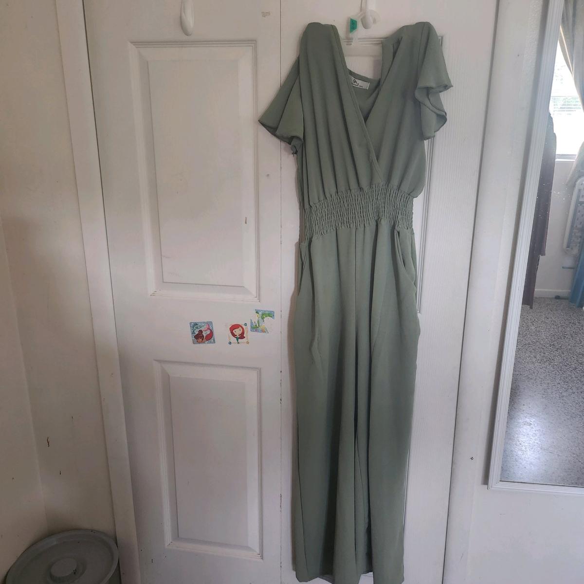 Womens clothin