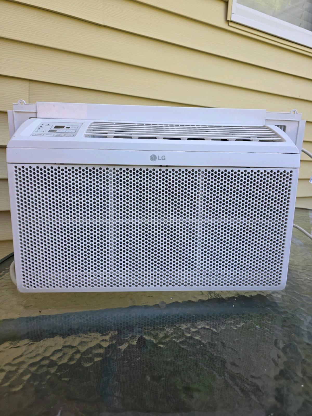 LG Adjustable Width Window Air Conditioner Unit