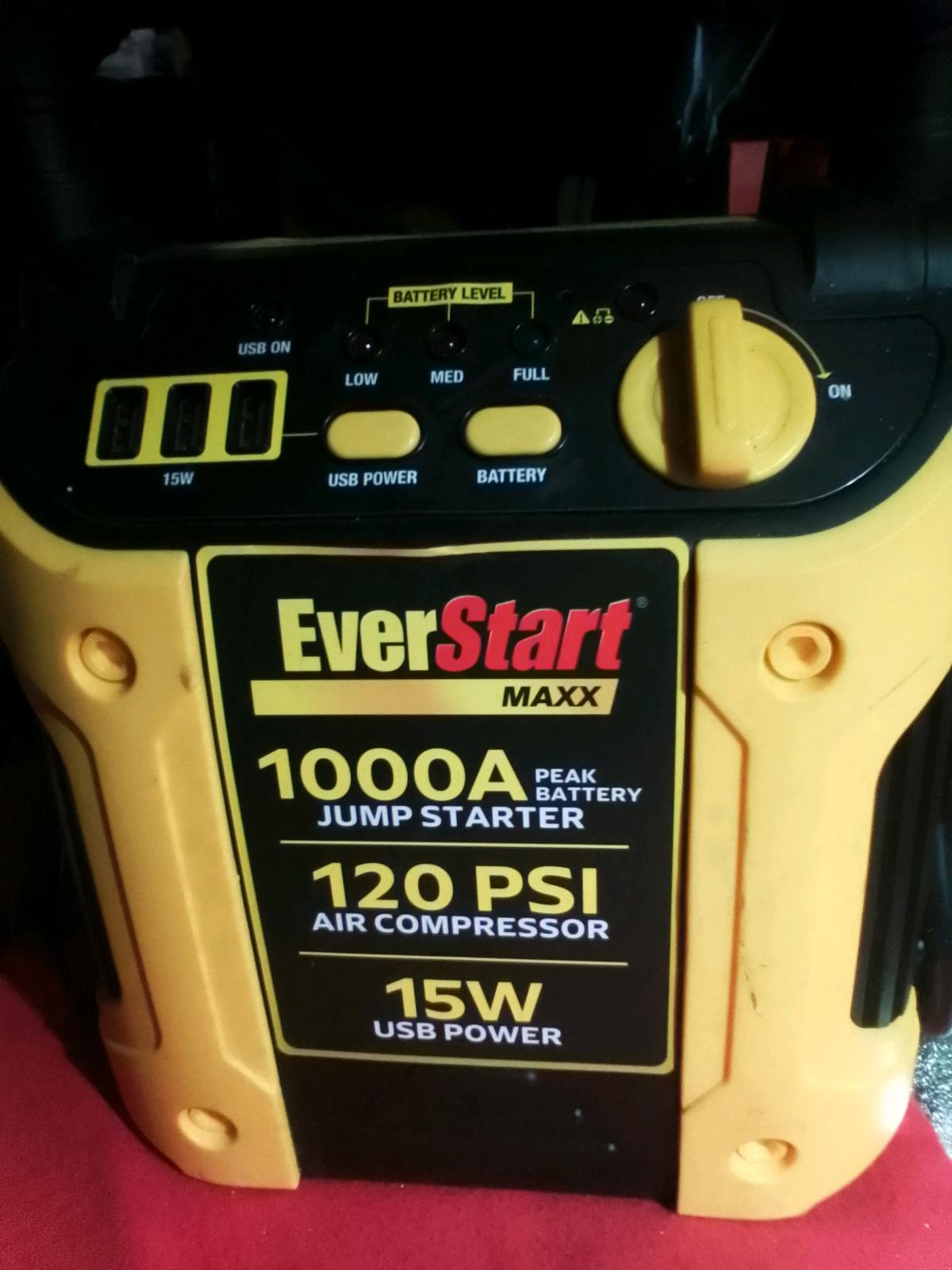 EverStart Maxx 1000A peak Battery Jump Box