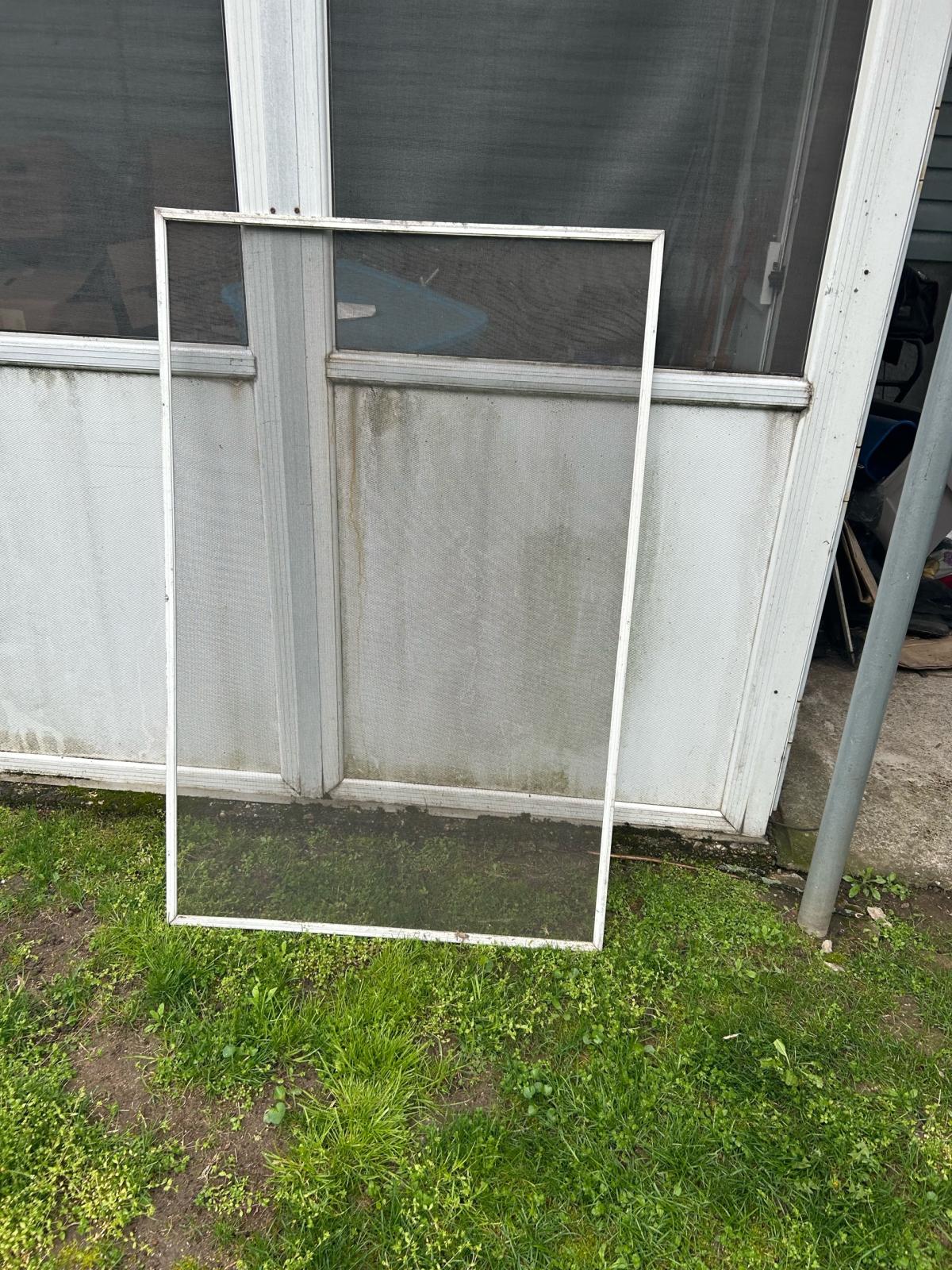 window screen repair and locksmith service