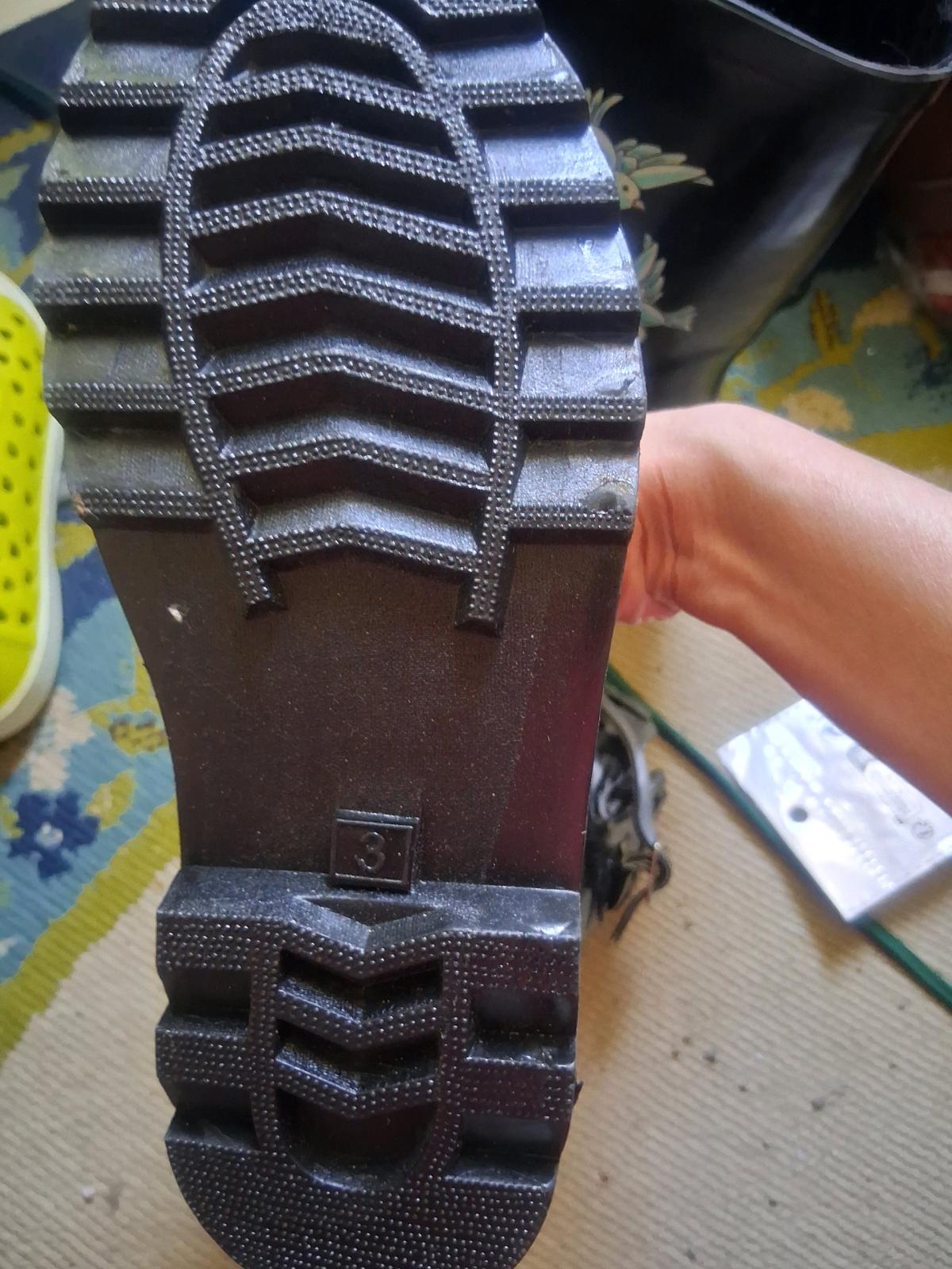 chooka rain boots size 3