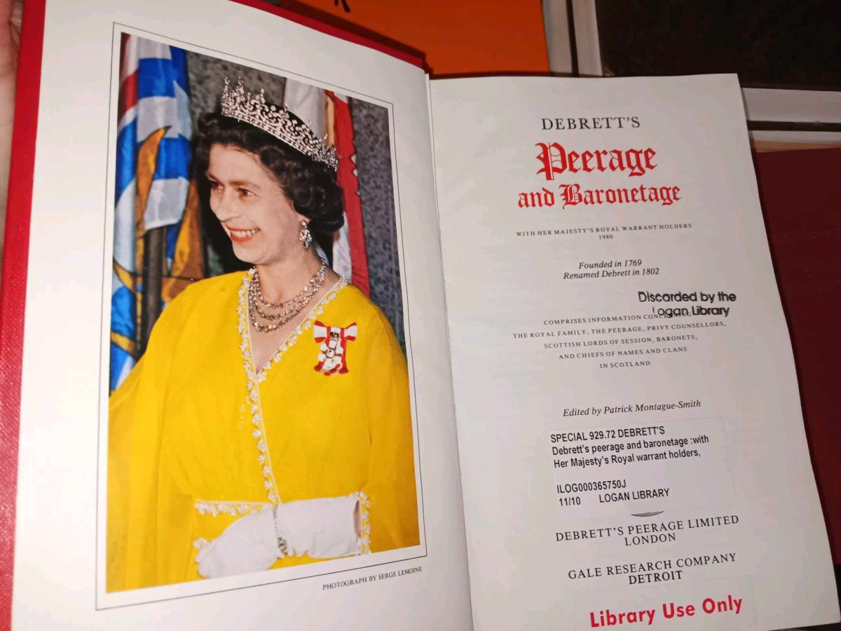 Debretts Peerage and Baronetage with Her Majestys Royal Warr