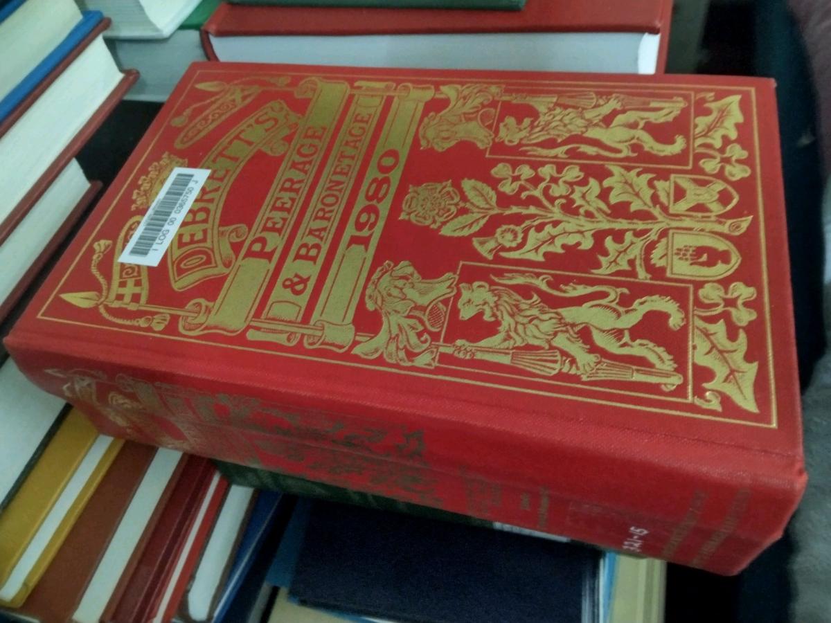 Debretts Peerage and Baronetage with Her Majestys Royal Warr