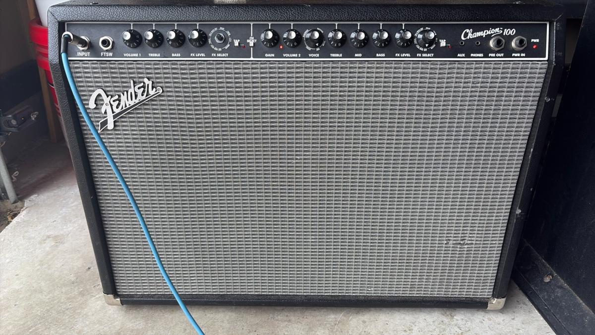 guitar amp fender champion 100 combo amp with pedal and ds1