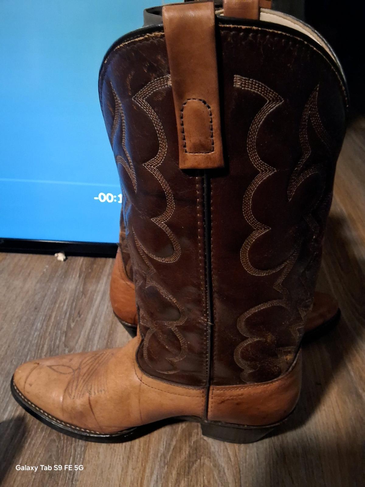 Western Boots Size 9 MENS US GENTLY USED