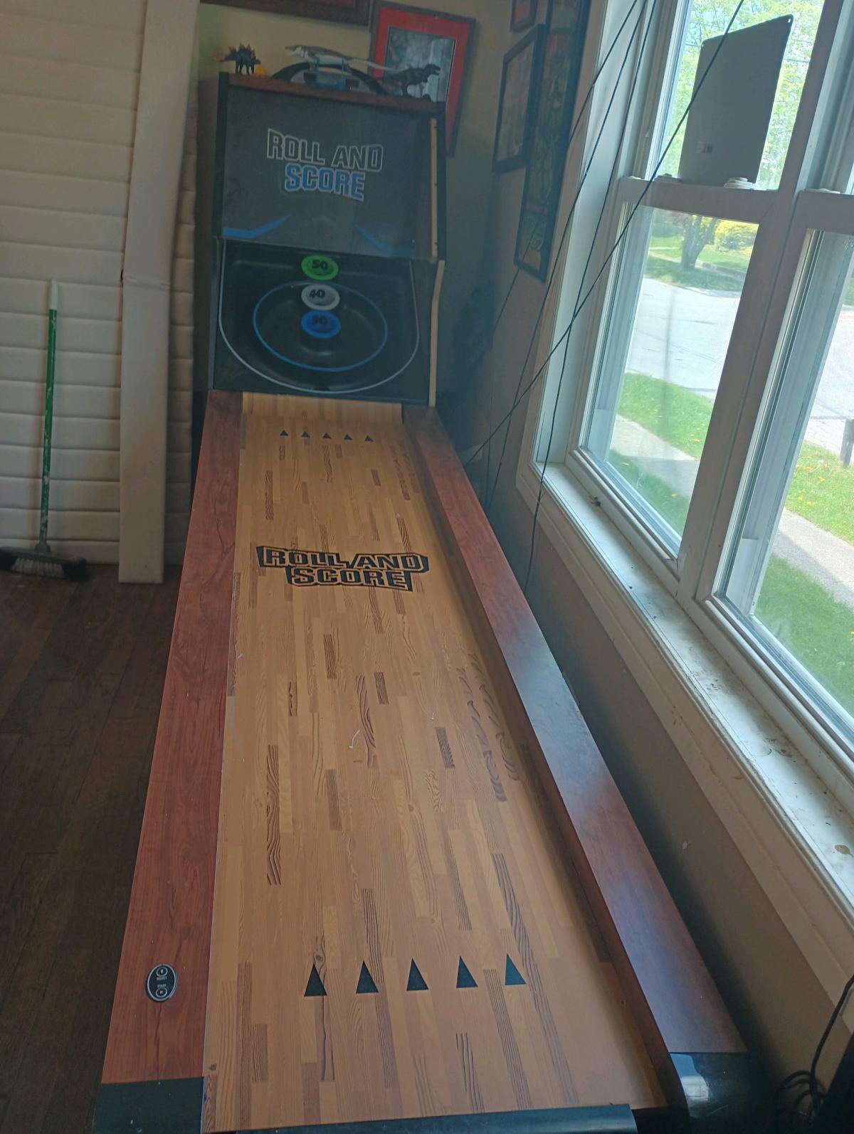 9ft Roll and score game with led lights and electric scorer