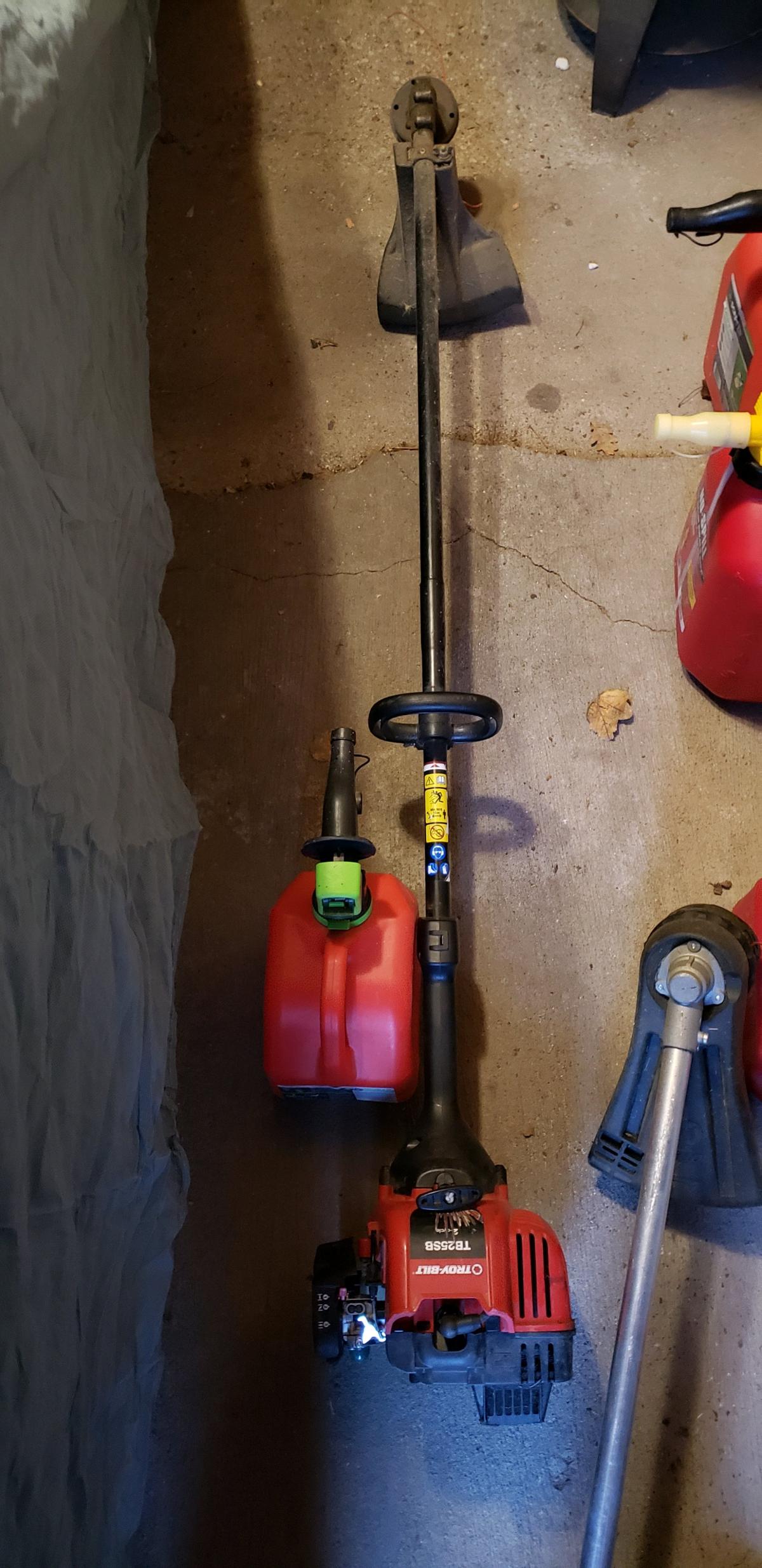 troy bilt tb25sb 25cc 2 cycle straight shaft gas trimmer