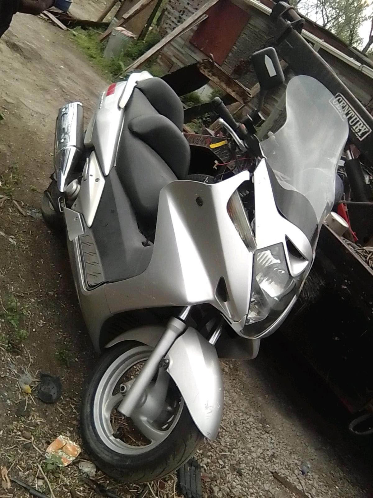2004 Honda silverwing 600
