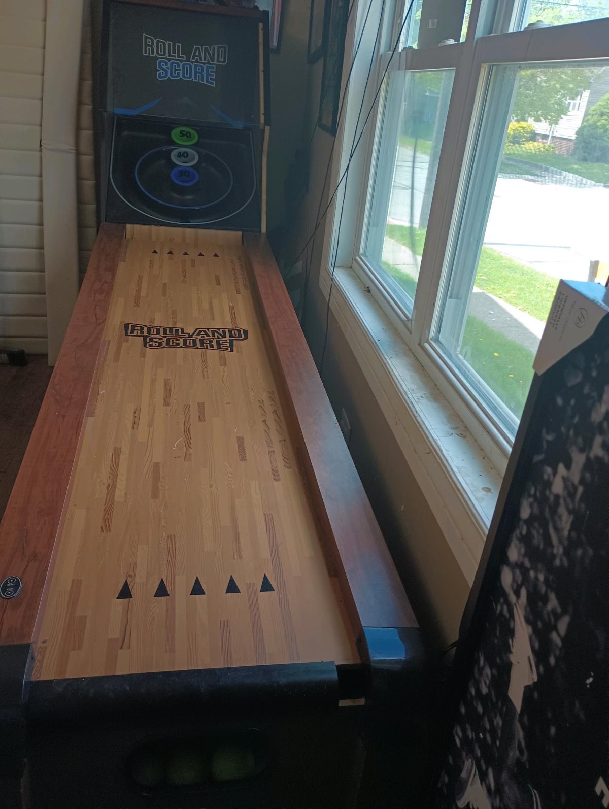 9ft Roll and score game with led lights and electric scorer