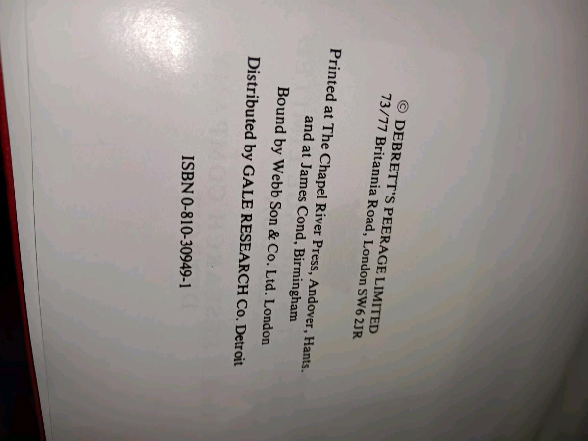 Debretts Peerage and Baronetage with Her Majestys Royal Warr