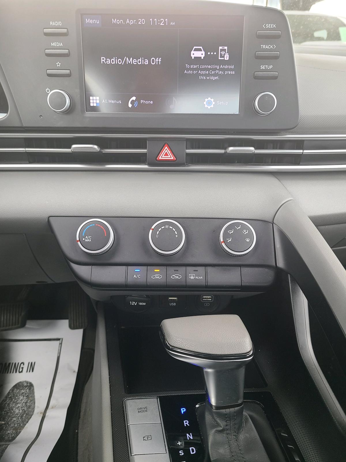 2023 Hyundai Elantra SE