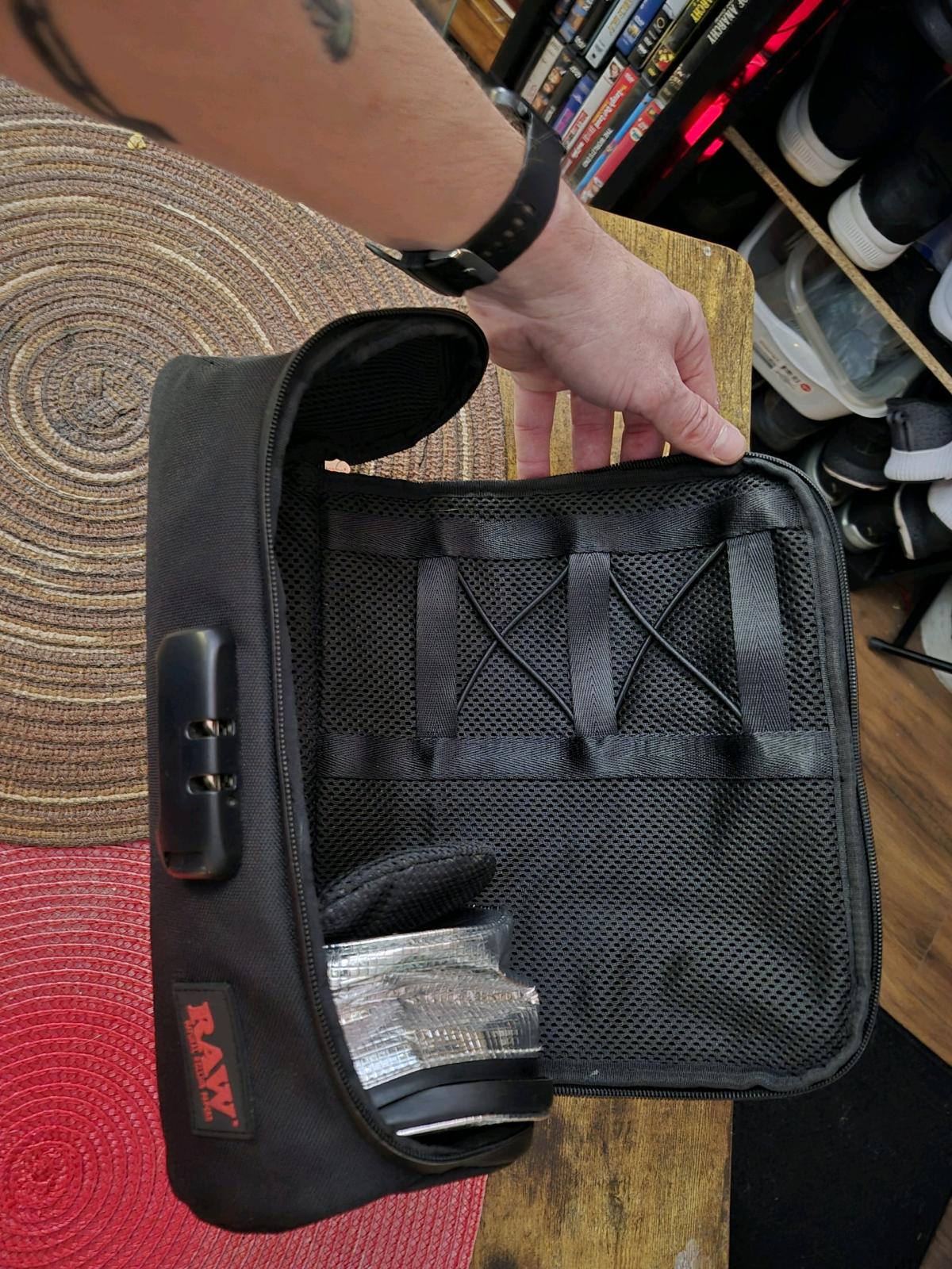 Raw smell proof locking bag