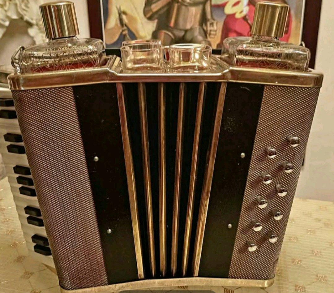 Midcentury accordion music box decanter set