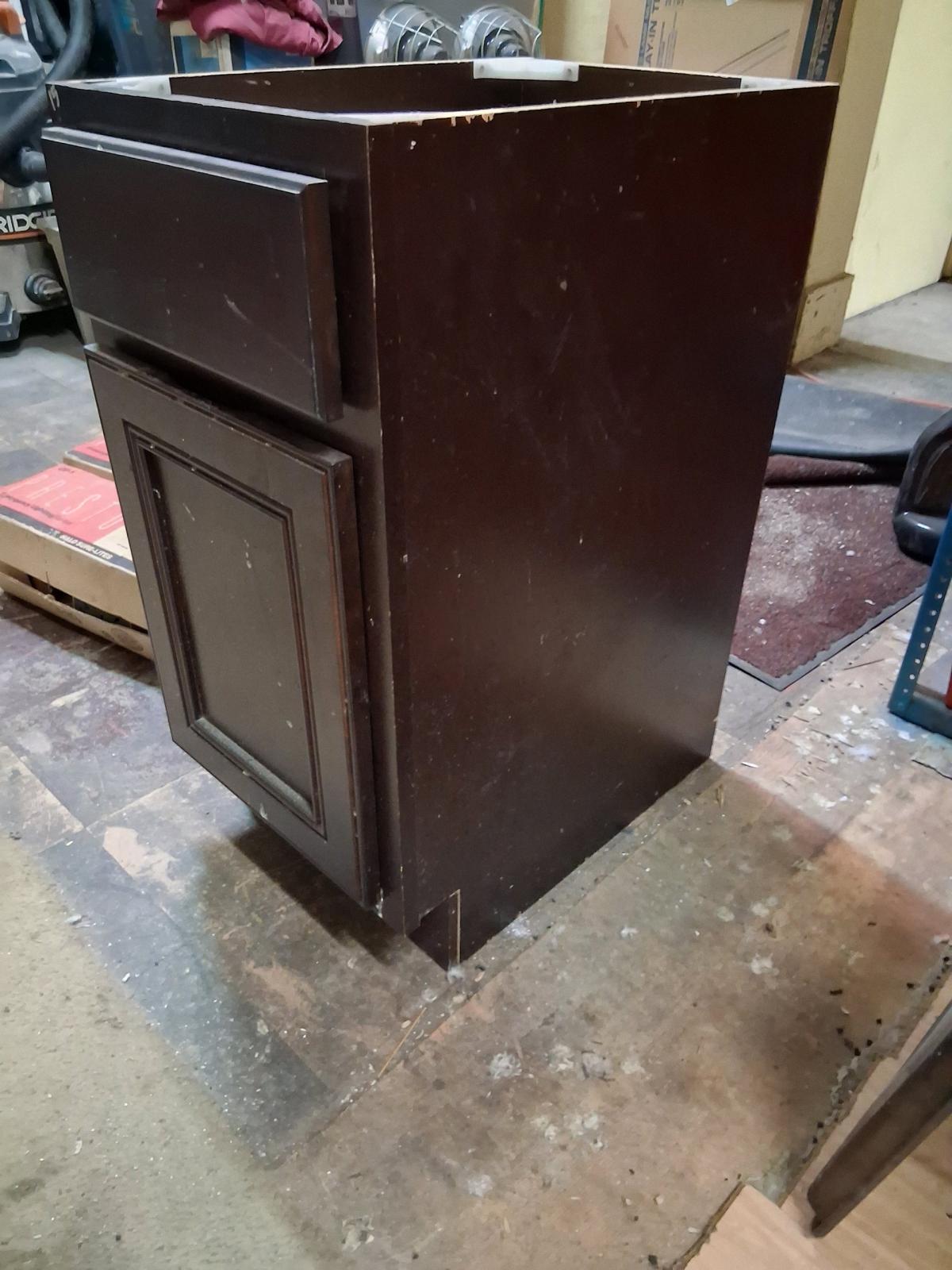 Cabinet 15x21x30