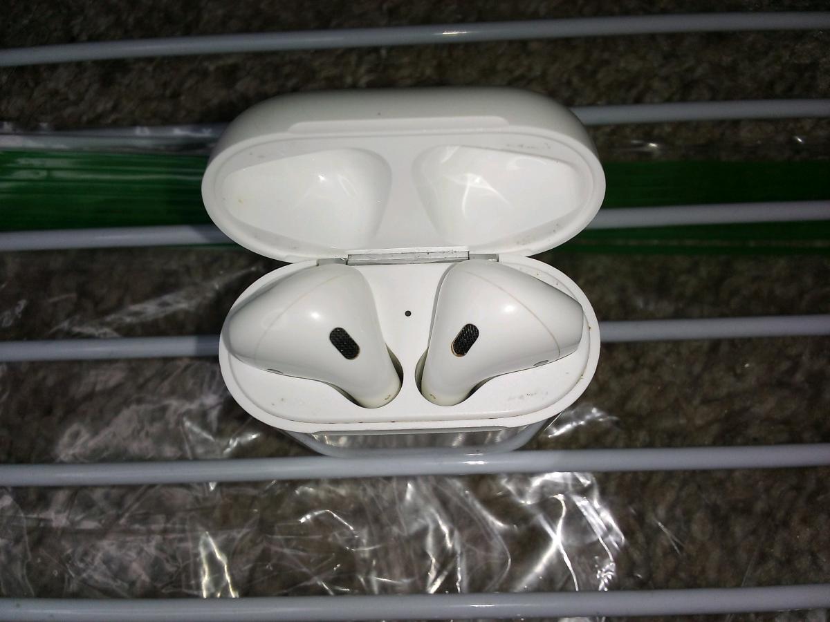3rd Generation Airpods with MagSafe Charging Case