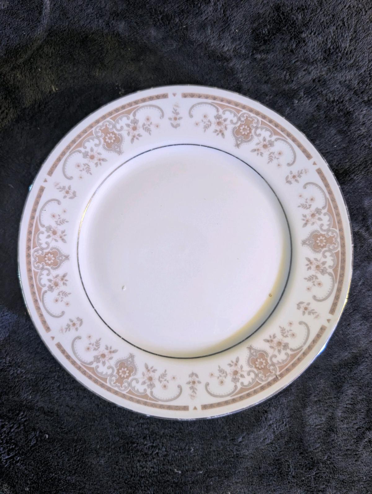 Vintage fine China 7 and 12 plates set of 4