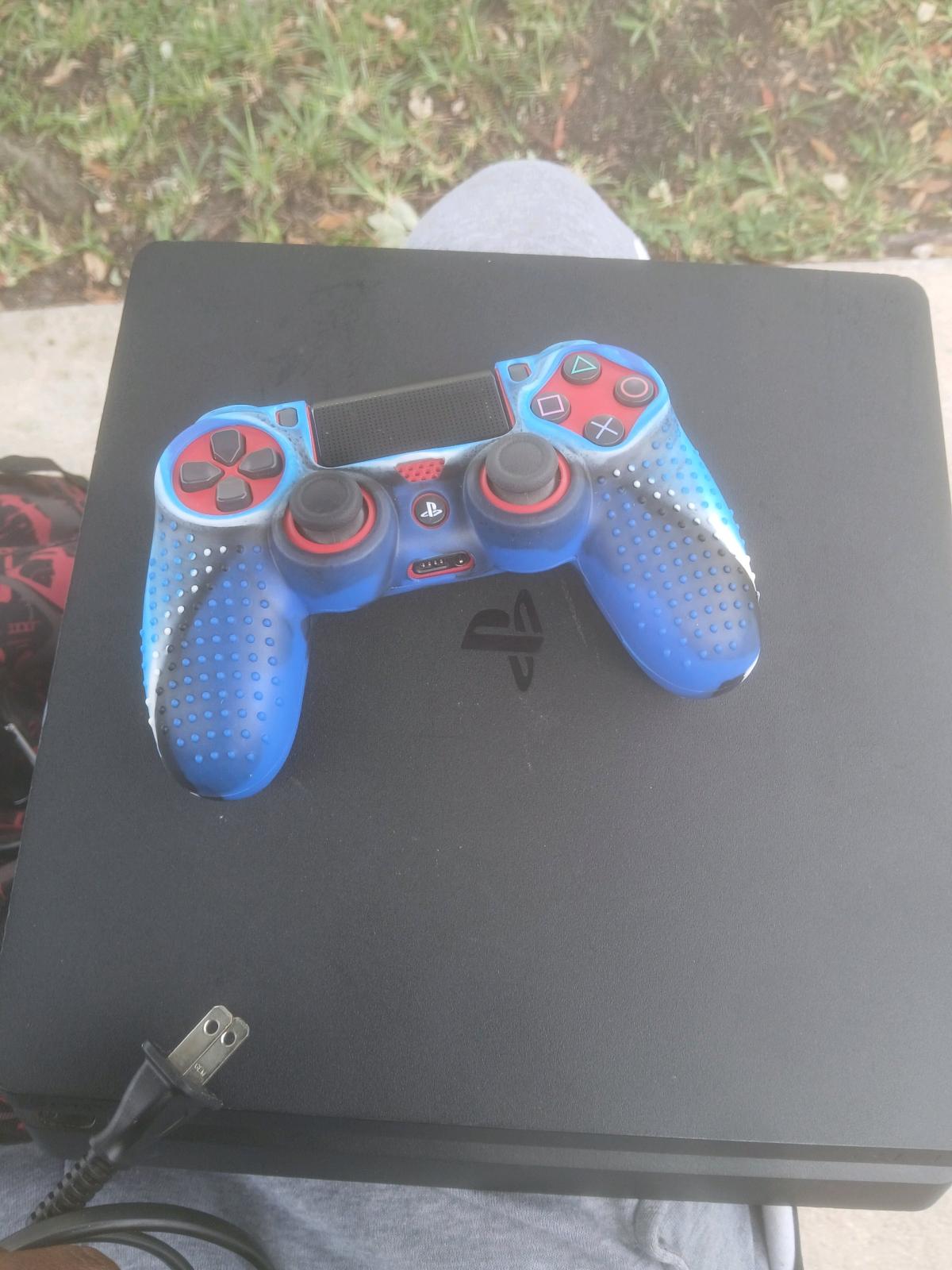 Playstation 4 comes with cord red controller and a full grip