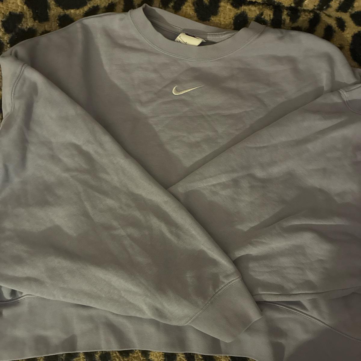nike sweatshirt