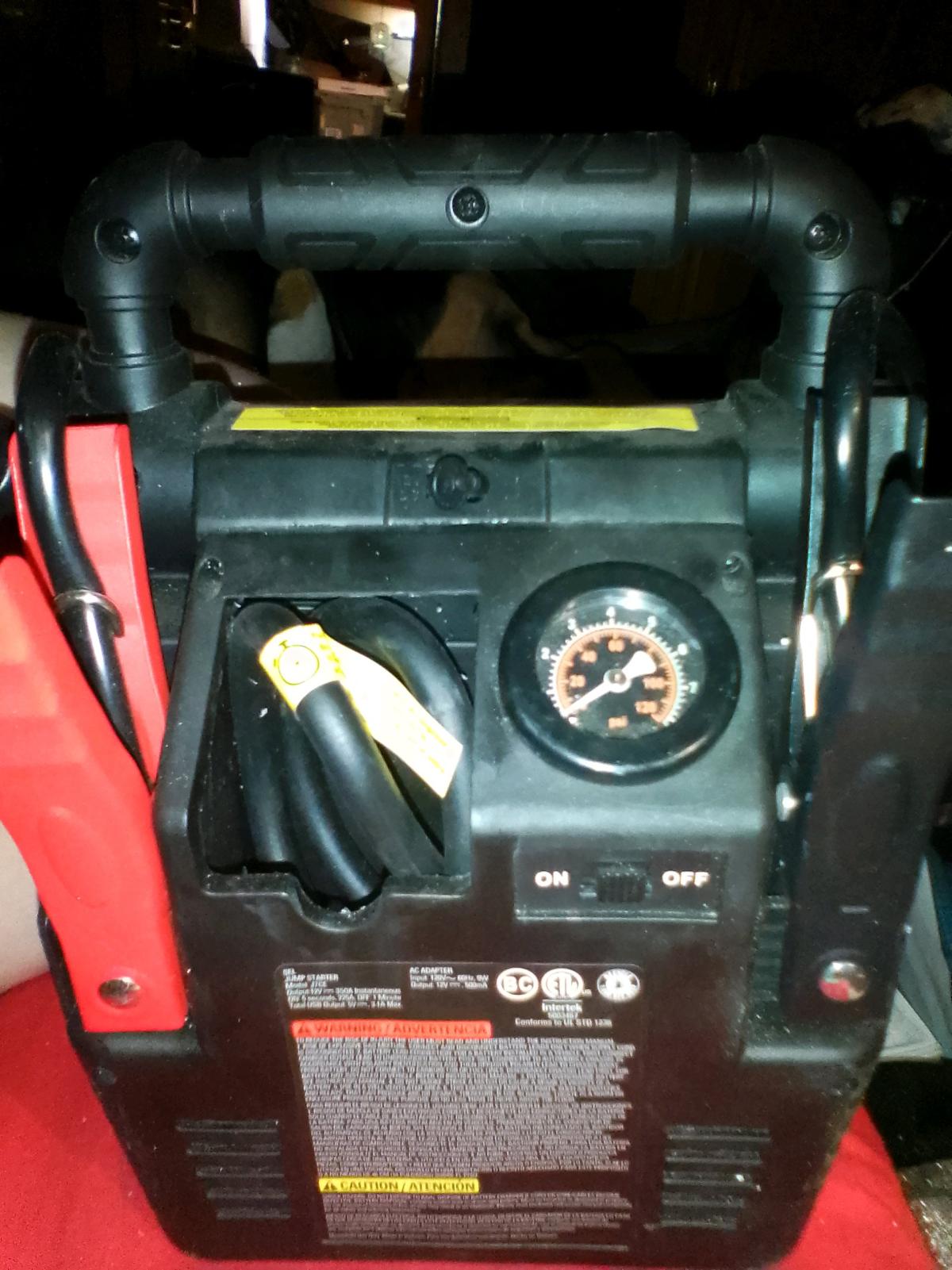 EverStart Maxx 1000A peak Battery Jump Box