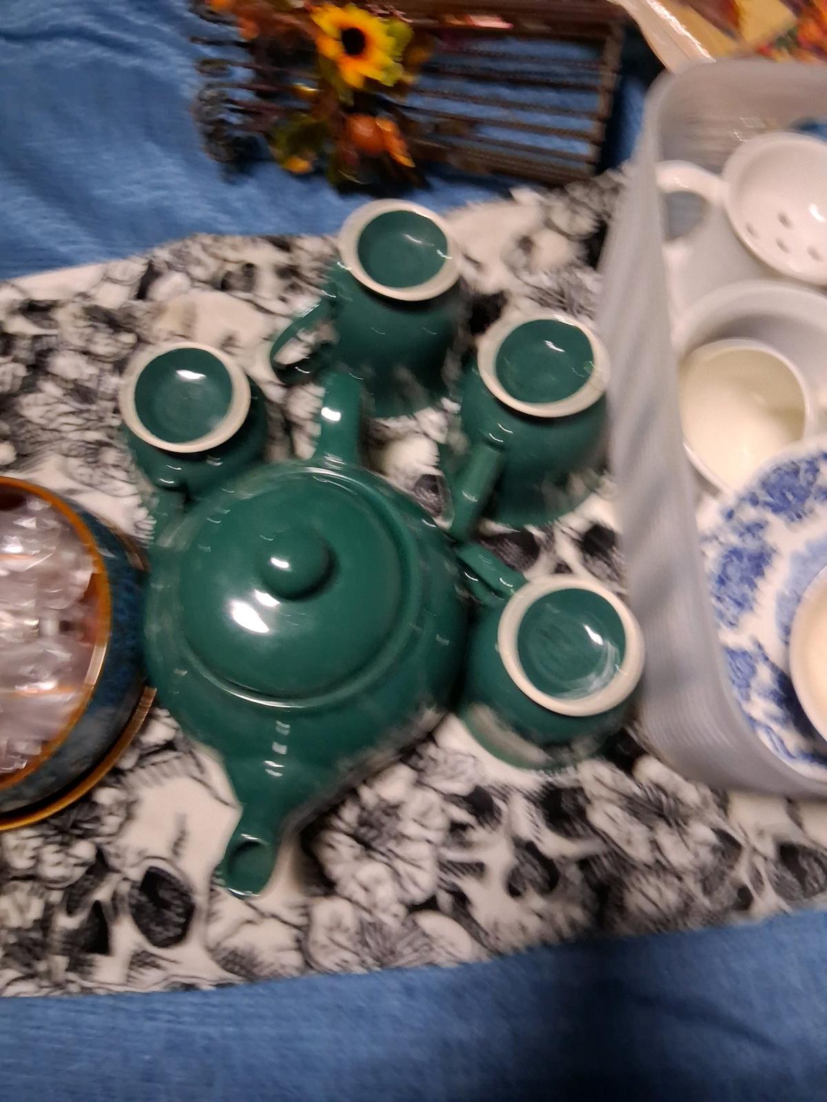 teapots and kitchen accessories