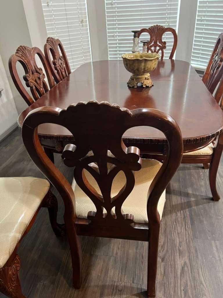 dining set 8 chairsChippendalestyle carved wood set