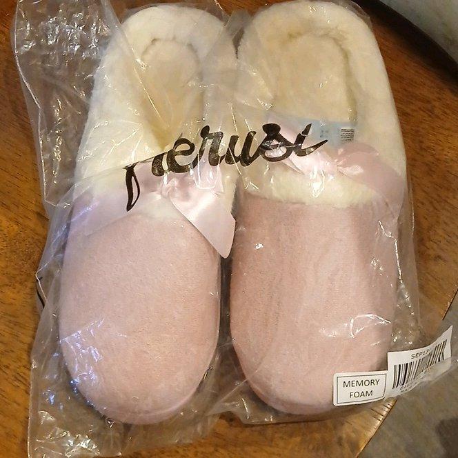 aerusi pink slippers
