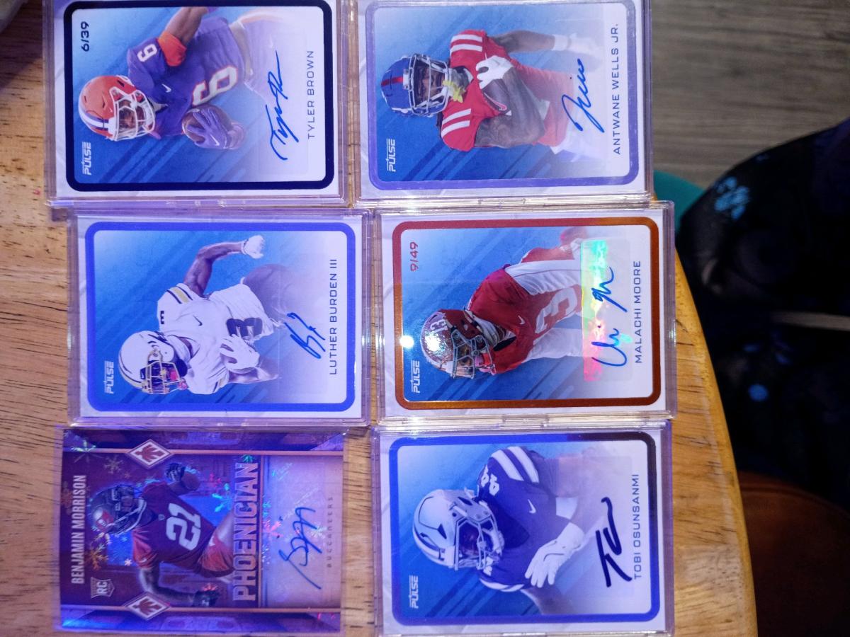 6 autographed pulse football cards