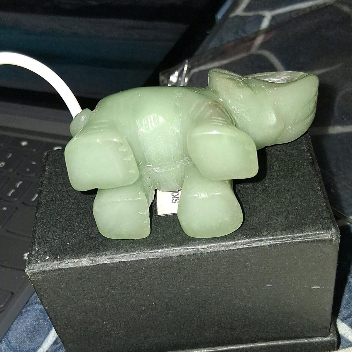 vintage handcarved jade stone elephant figuri