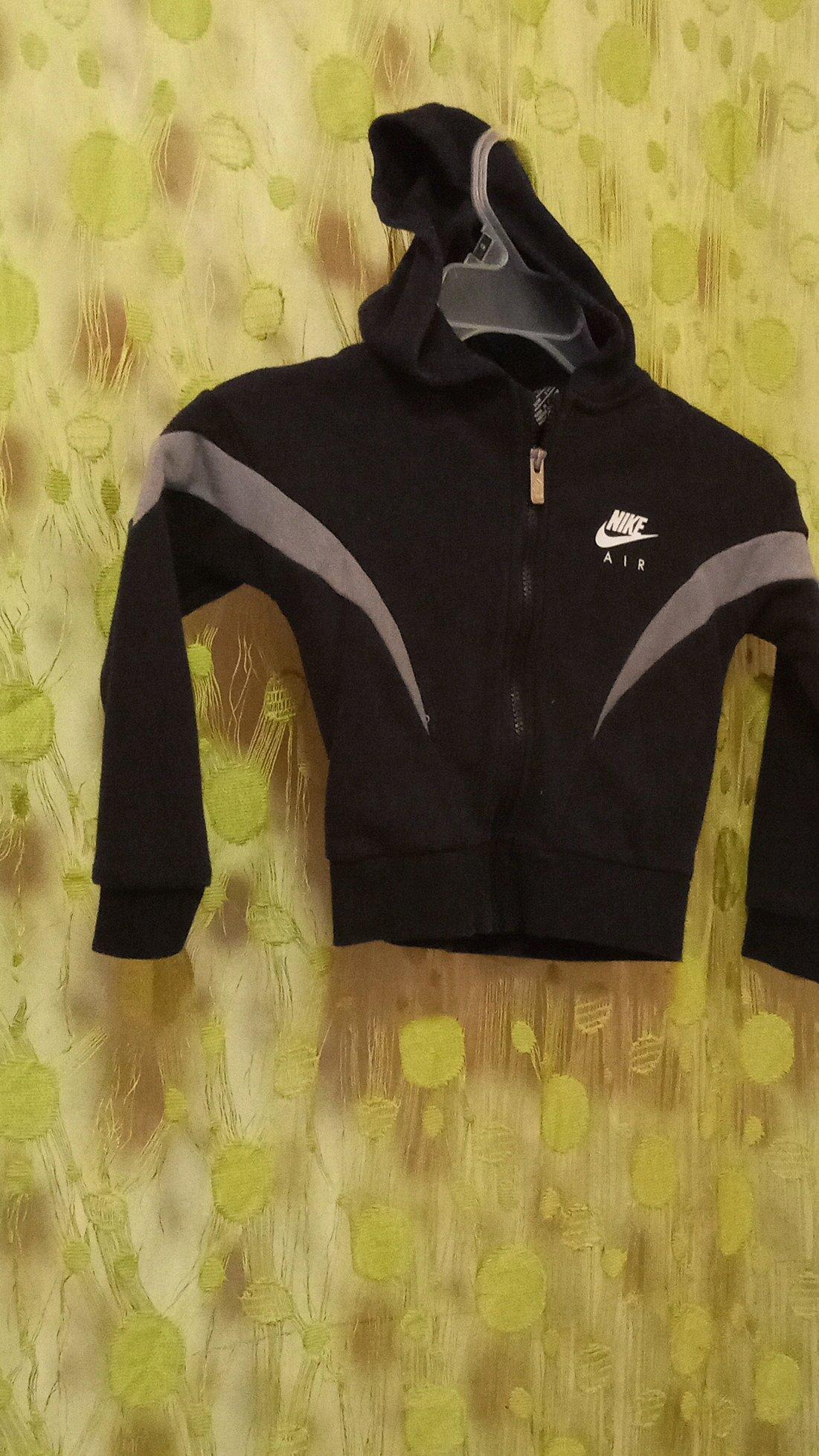 Nike boys hooded sweater size 4
