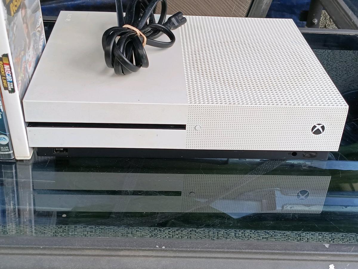 Xbox one consoles and random games